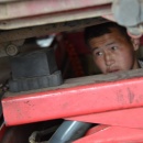 nešťastný automechanik